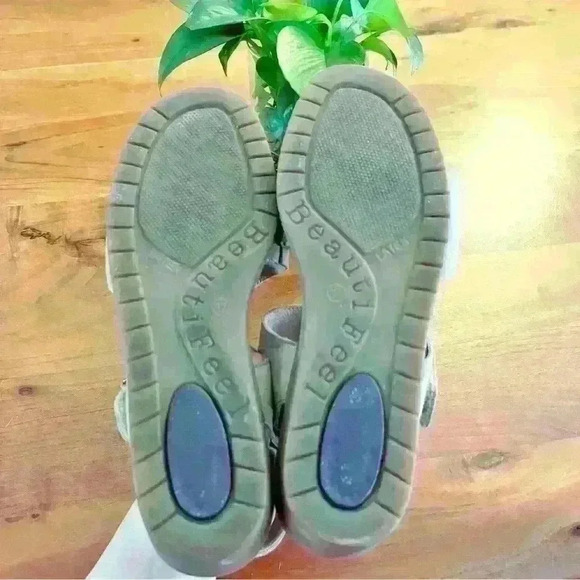 BeautiFeel Genuine Leather Sandals Cream Flats Open Toe,  Size US 6.5 - Picture 8 of 10